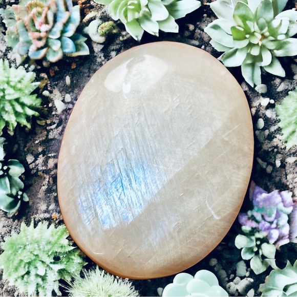 Other - White moonstone palm stone
